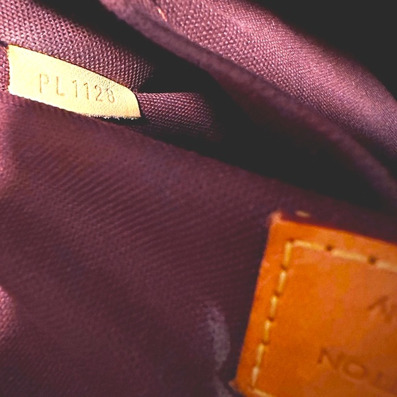 Authentic Louis Vuitton Turenne MM Monogram dust bag and box included. Well-kept - Picture 12 of 15